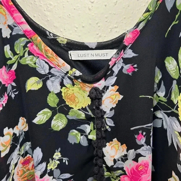 Lust N Must Flowy Top OS - Picture 3 of 10